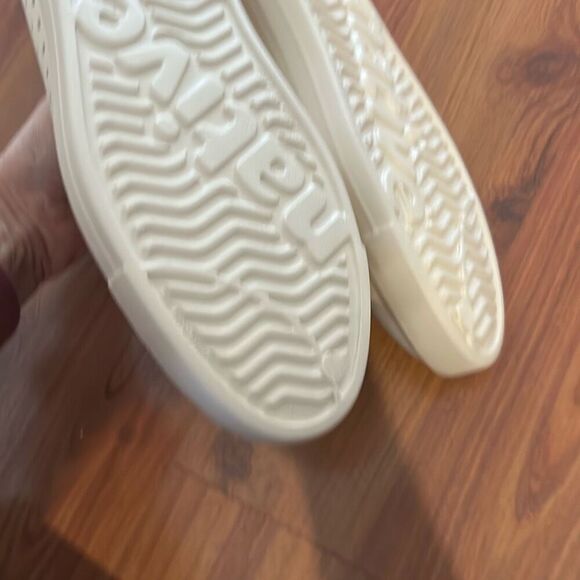 New Native shoes bone color beige slip on shoes women's nine mens seven - Picture 3 of 7